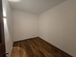 River Valley Road (D9), Office #577019671
